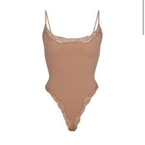 NWT Fits Everybody Corded Lace Cami Bodysuit
SKIMS